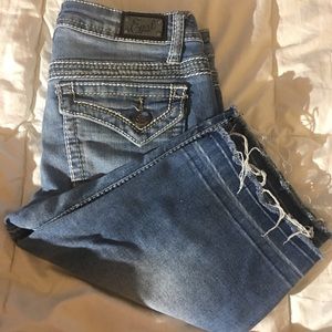 Earn Jean hip hugging shorts